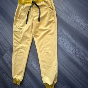 Figs gold / Yellow Zamora Jogger Pants XS Petite
